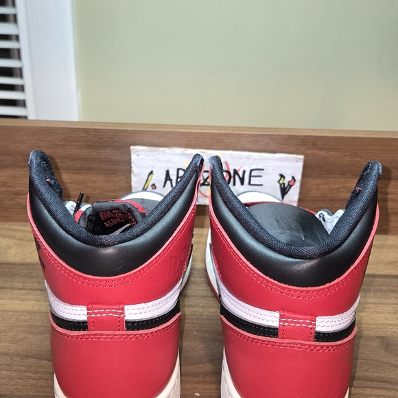 Jordan 1 Retro Hi OG Kids Sneakers - Black, White, Red - Picture 5 of 6
